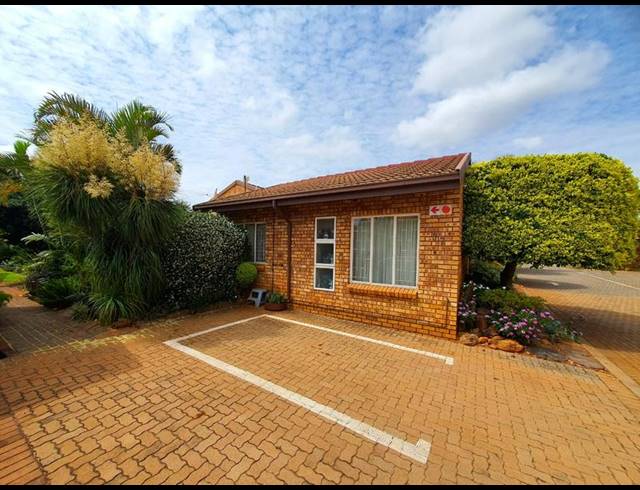 2 BEDROOM TOWNHOUSE FOR SALE IN CLARINA